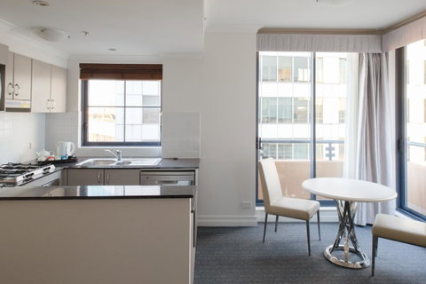Seasons Harbour Plaza - Accommodation Sunshine Coast 2
