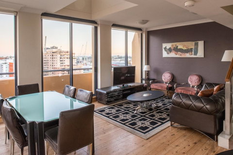 Seasons Harbour Plaza - Accommodation Sunshine Coast 13