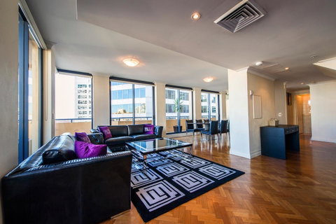 Seasons Harbour Plaza - Accommodation Sunshine Coast 26