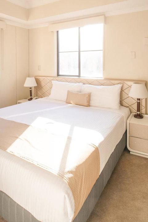 Seasons Harbour Plaza - Accommodation Sunshine Coast 15