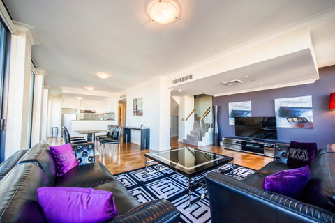 Seasons Harbour Plaza - Accommodation Sunshine Coast 28