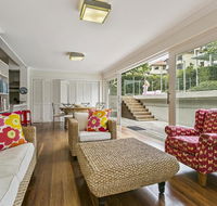 Summery spacious 4 bed home in Kurraba Point - Accommodation Sunshine Coast