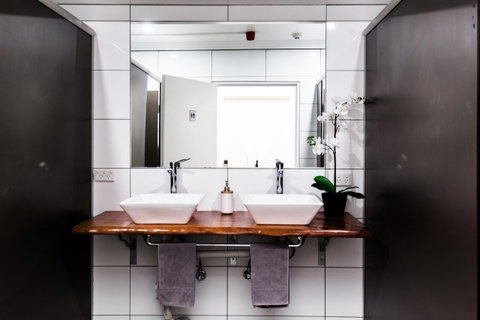 Mad Monkey Broadway - Accommodation Sunshine Coast 16