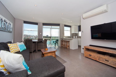 Gorgeous Coogee Views 2 Beds WT21 - Accommodation Sunshine Coast 0