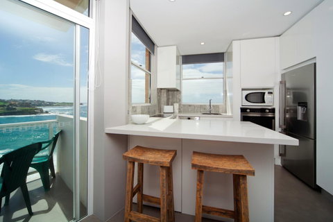 Gorgeous Coogee Views 2 Beds WT21 - Accommodation Sunshine Coast 4