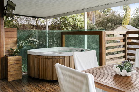 The Spa Cottage With HotTub, Netflix & Stan - Accommodation Sunshine Coast 24