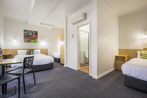 Boomerang Hotel - Accommodation Sunshine Coast 2