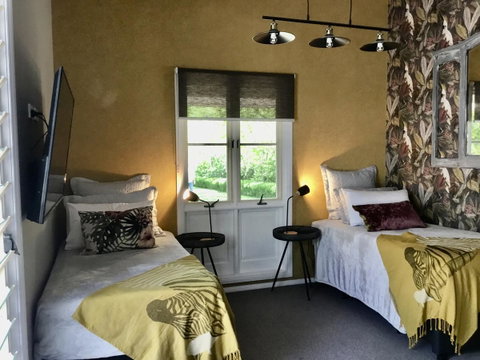 Chanticleer Gardens Barn Cottage With A Pool - Accommodation Sunshine Coast 6