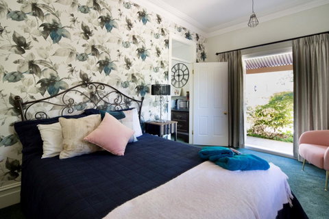 Chanticleer Gardens Barn Cottage With A Pool - Accommodation Sunshine Coast 35