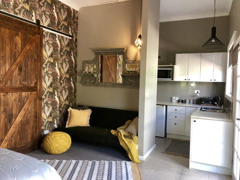 Chanticleer Gardens Barn Cottage With A Pool - Accommodation Sunshine Coast 19