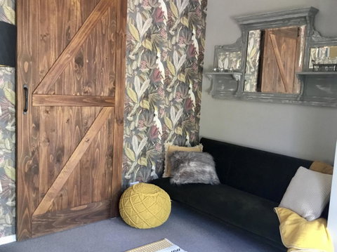 Chanticleer Gardens Barn Cottage With A Pool - Accommodation Sunshine Coast 7
