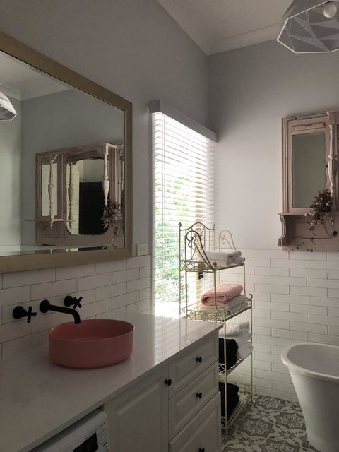 Chanticleer Gardens Barn Cottage With A Pool - Accommodation Sunshine Coast 33