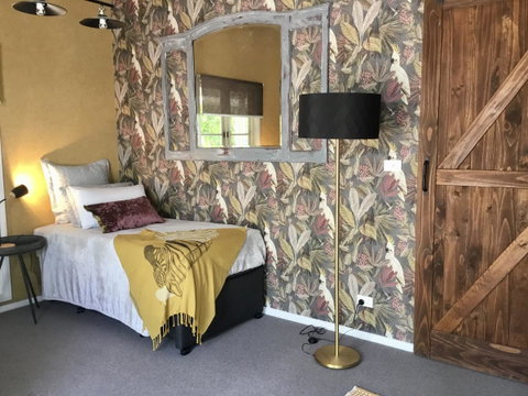 Chanticleer Gardens Barn Cottage With A Pool - Accommodation Sunshine Coast 2
