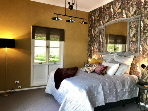 Chanticleer Gardens Barn Cottage With A Pool - Accommodation Sunshine Coast 18
