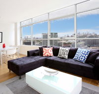 Gadigal Groove - Modern and Bright 3BR Executive Apartment in Zetland with Views - Accommodation Sunshine Coast