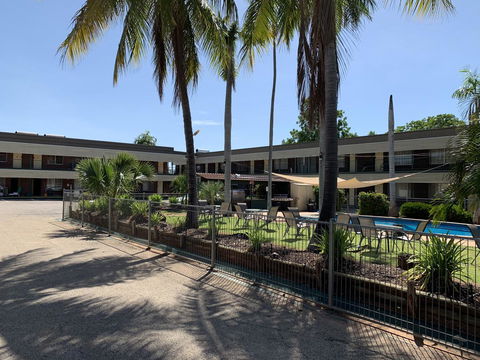 Pine Tree Motel - Accommodation Sunshine Coast 2