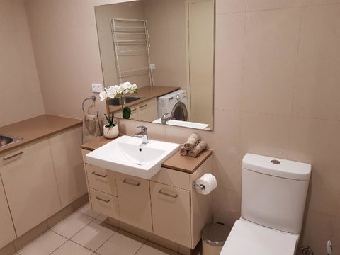Darwin-Ocean Views, Tropical Getaway, Pool & Aircon - Accommodation Sunshine Coast 14