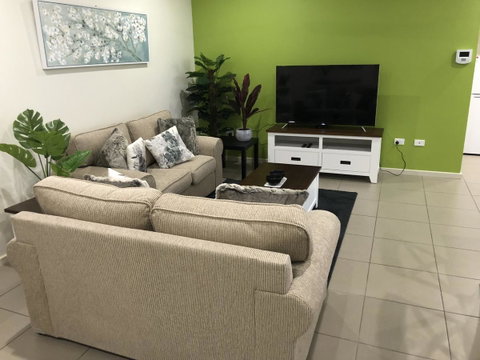 Darwin-Ocean Views, Tropical Getaway, Pool & Aircon - Accommodation Sunshine Coast 4