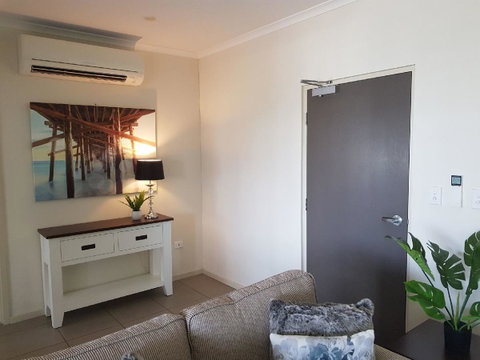 Darwin-Ocean Views, Tropical Getaway, Pool & Aircon - Accommodation Sunshine Coast 6