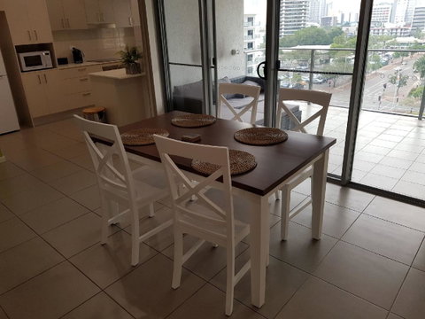 Darwin-Ocean Views, Tropical Getaway, Pool & Aircon - Accommodation Sunshine Coast 7