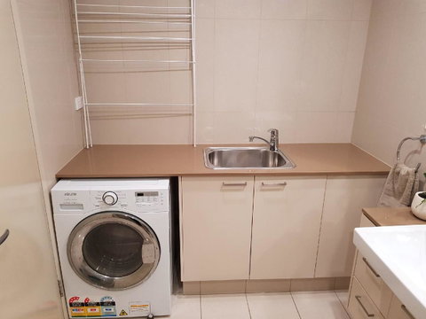 Darwin-Ocean Views, Tropical Getaway, Pool & Aircon - Accommodation Sunshine Coast 16