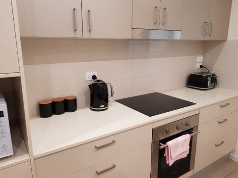 Darwin-Ocean Views, Tropical Getaway, Pool & Aircon - Accommodation Sunshine Coast 9