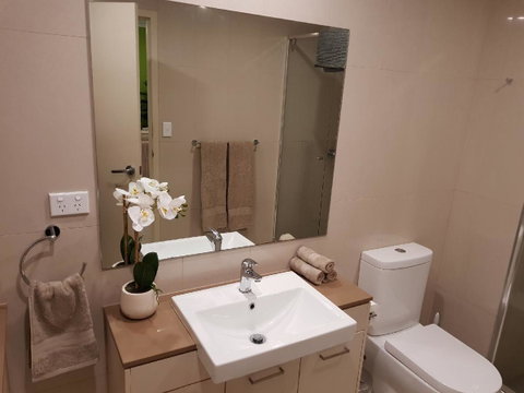 Darwin-Ocean Views, Tropical Getaway, Pool & Aircon - Accommodation Sunshine Coast 13