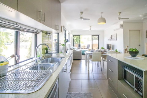 ZEN QUEST - The NOMADS PAD Near Nightcliff Markets & Sunset Foreshore - Accommodation Sunshine Coast 25