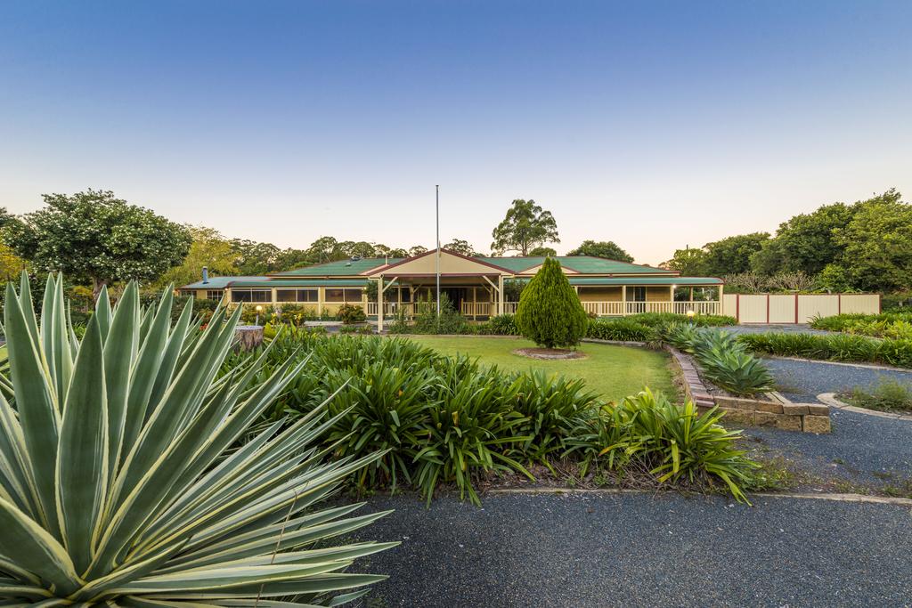 Lowanna NSW Accommodation Sunshine Coast