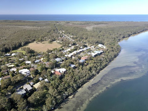 Booti Booti Chateau Lakeside - Accommodation Sunshine Coast 1
