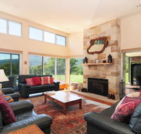 Bottlebrush Lodge - Great views and a pool - Accommodation Sunshine Coast