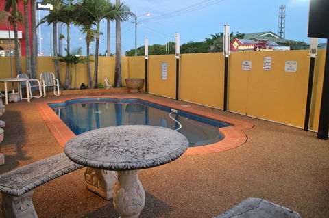 Bourbong St Motel - Accommodation Sunshine Coast 2