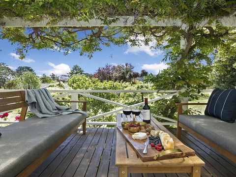Bourne Cottage - Perfect For All Seasons - Accommodation Sunshine Coast 0