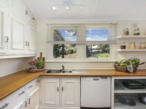 Bourne Cottage - Perfect For All Seasons - Accommodation Sunshine Coast 2