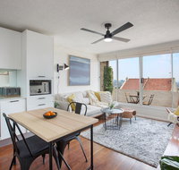 Boutique Apartment with Fantastic Harbour Views - Accommodation Sunshine Coast