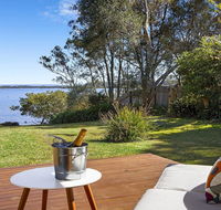 Braeside - waterfront fireplace - Accommodation Sunshine Coast