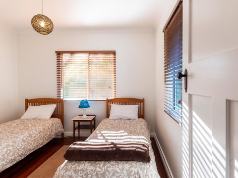 Bridle Guesthouse - Accommodation Sunshine Coast 1