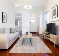 Bright and Elegant Executive 3 Bedroom Family Home - Accommodation Sunshine Coast