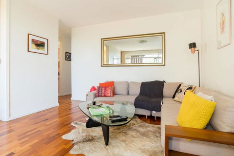 Bright And Spacious Apartment Near Bronte Beach - Accommodation Sunshine Coast 1