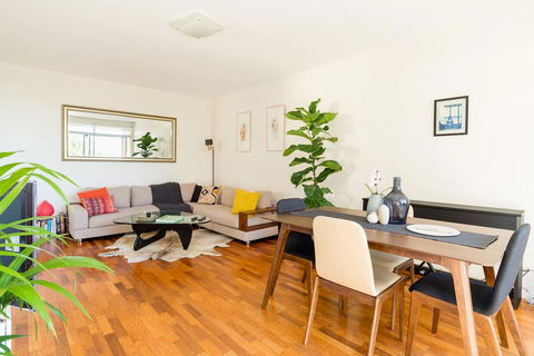 Bright And Spacious Apartment Near Bronte Beach - Accommodation Sunshine Coast 0