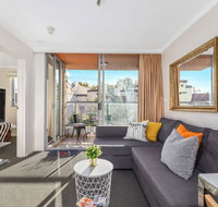 Bright Central Pad with Rooftop Pool Gym  Parking - Accommodation Sunshine Coast