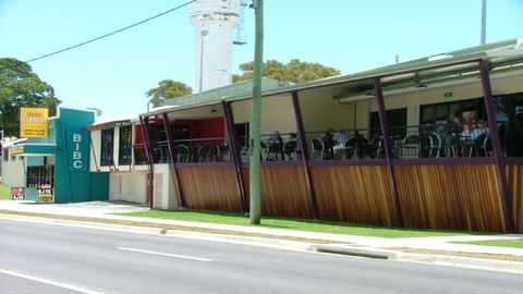 Bring The Family, Dog And The Boat To Welsby Pde, Bongaree - Accommodation Sunshine Coast 1