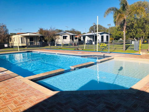 Broadwater Beach Cottage With WiFi - Accommodation Sunshine Coast 0