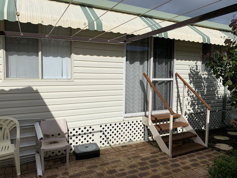 Broadwater Beach Cottage With WiFi - Accommodation Sunshine Coast 3