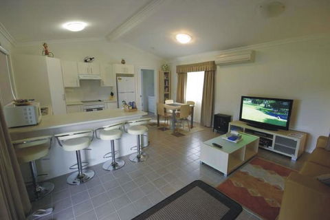 Broke Village Hideaway - Accommodation Sunshine Coast 3