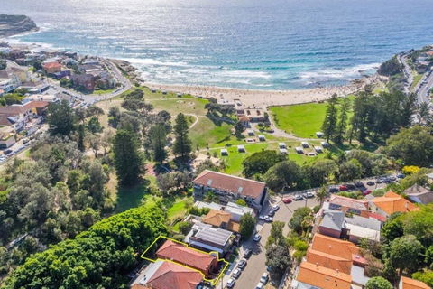 Bronte Beach Apartment - Accommodation Sunshine Coast 0