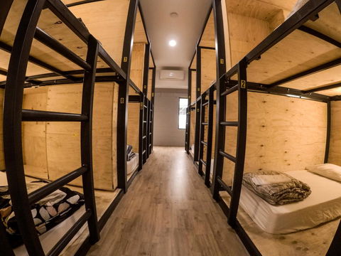 Bunk Inn Hostel - Accommodation Sunshine Coast 0