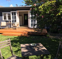 Burrill Lakeview Cottage - Accommodation Sunshine Coast
