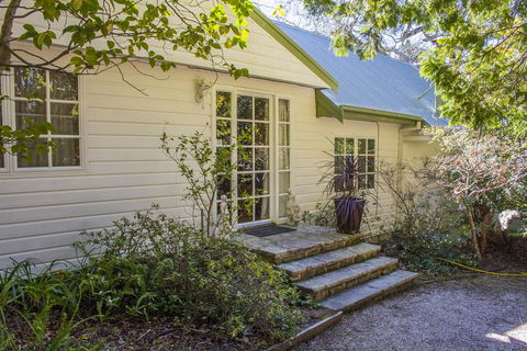 Bygone Beautys Cottages - Bronte Cottage - Accommodation Sunshine Coast 1