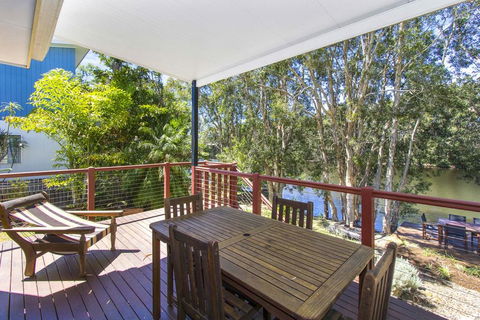 CABARITA BEACH BLISS - HOLIDAY HOME ON THE LAKE - Accommodation Sunshine Coast 3